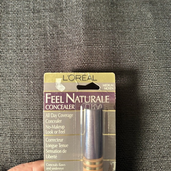 L'Oreal Feel Naturale Concealer - Medium Tan - Picture 3 of 4
